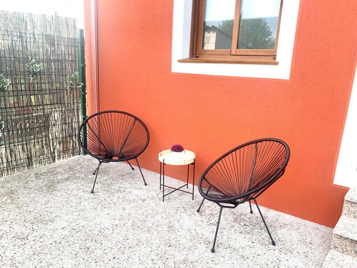 A Casa Vermella Con Jardin A 10 Minutos De Santiago De Compostela Leilighet Ortono Eksteriør bilde